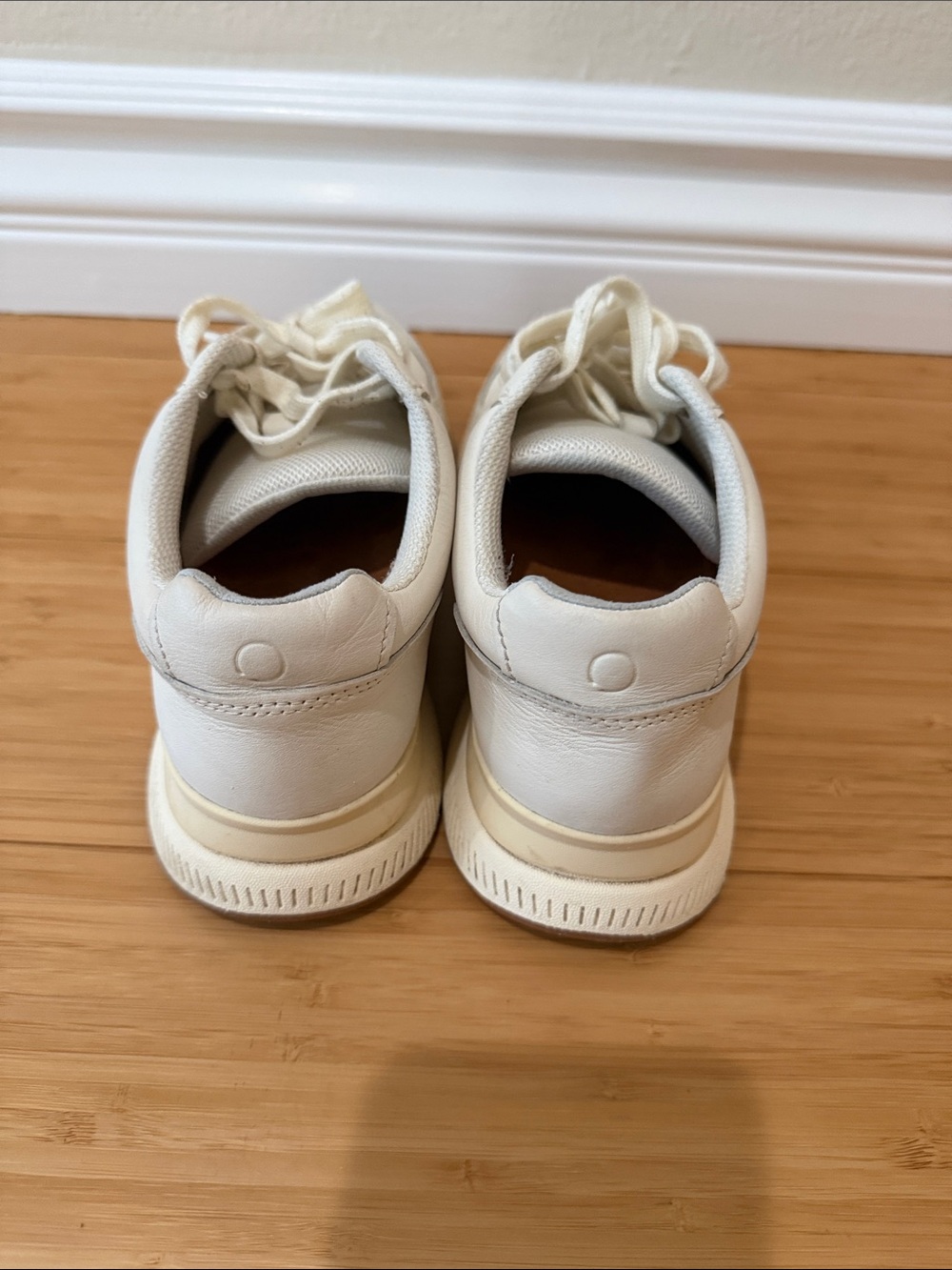 Everlane Cream and Tan Leather Low-Top Sneakers - Picture 2 of 4
